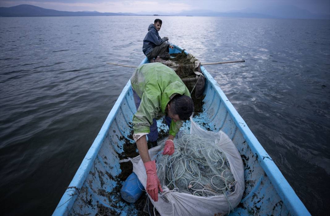 Konya'nın denizinde bir balıkçının günü böyle geçiyor 8