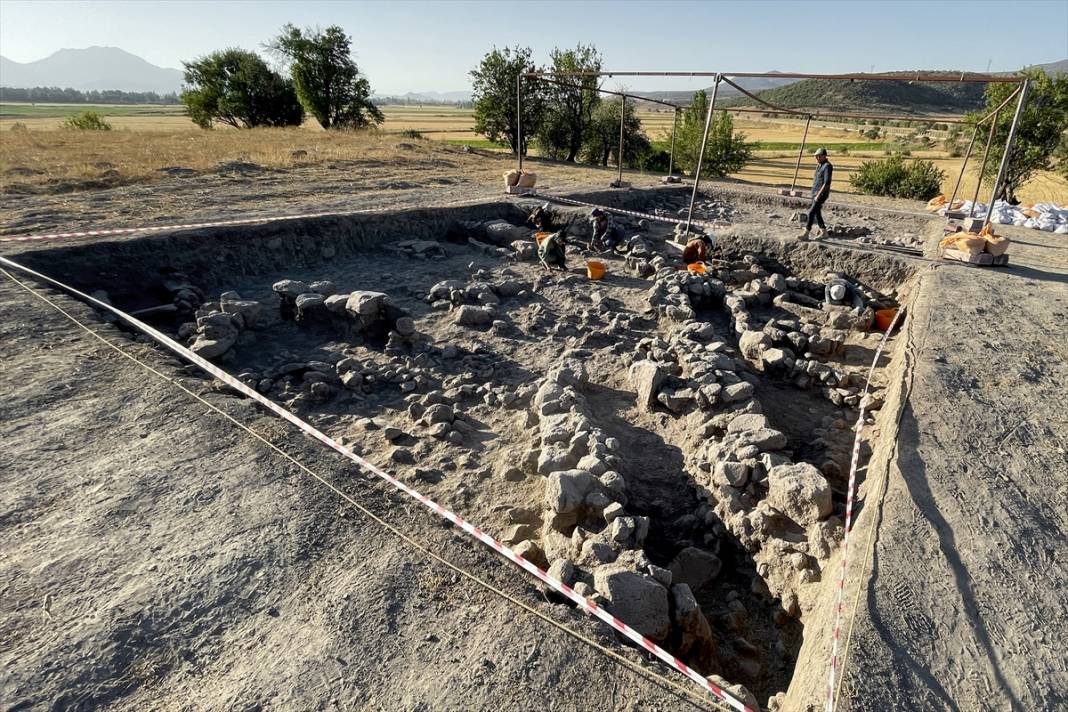 Konya'da Demir Çağ'dan kalan atölyenin kalıntıları dikkat çekti 11
