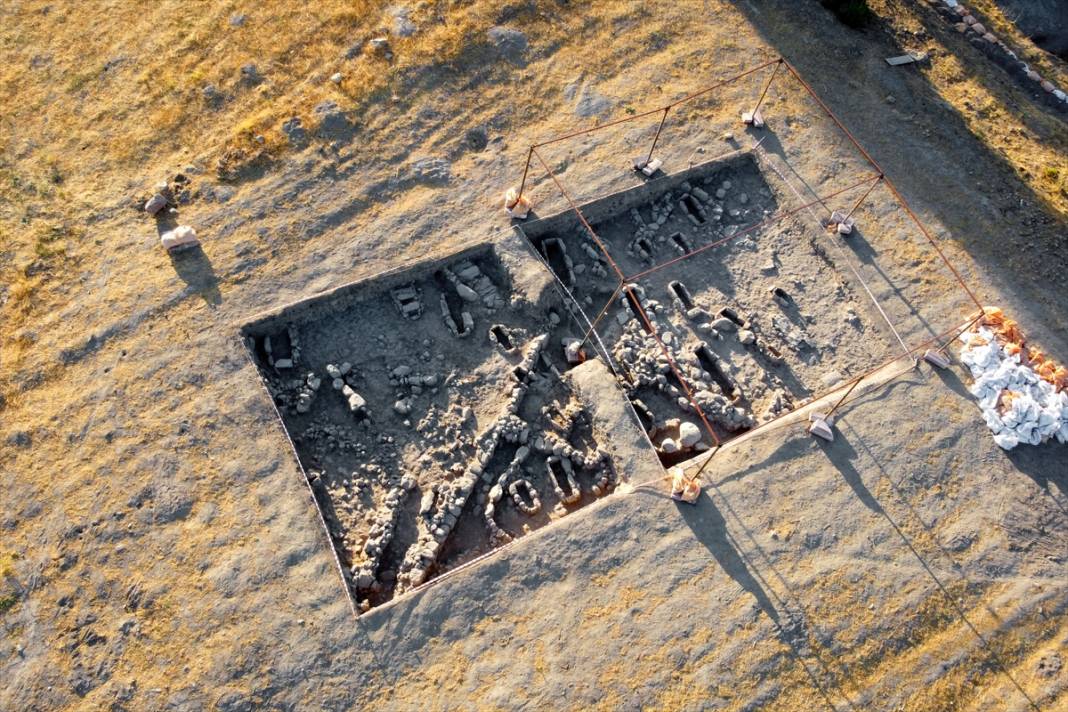 Konya'da Demir Çağ'dan kalan atölyenin kalıntıları dikkat çekti 13