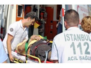 Beton Korkuluklara Çarpan Araç Takla Attı: 2 Yaralı (Özel)