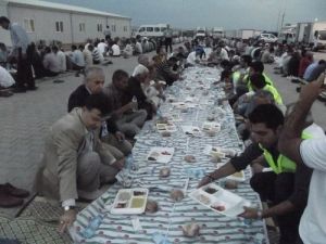 Müsiad Üyeleri İftar Sofralarını Suriyeli Sığınmacılarla Paylaştı