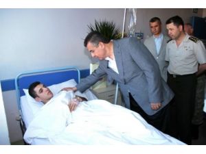 Vali Lekesiz, Göçükte Yaralananları Ziyaret Etti