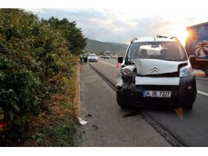 Sapanca'da Trafik Kazası: 4 Yaralı