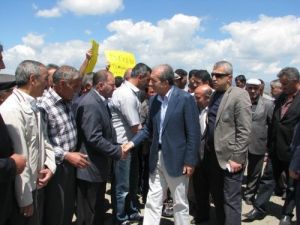 Bakan Eker, Göle'deki Köylülerin Sorununa Çözüm Sözü Verdi