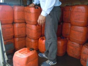 Uşak Polisi 25 Ton 360 Litre Kaçak Akaryakıt Ele Geçirdi