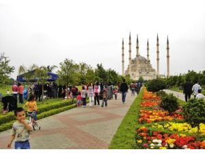 Sıcak Bunalttı, Adanalı Serinlemenin Yollarını Aradı