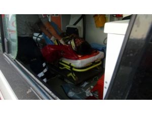 Kütahya'da Motosiklet Traktörle Çarpıştı: 3 Ağır Yaralı