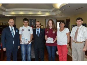 Vali Coş, Şampiyonları Ödüllendirdi