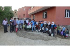 Bitlis’te Su Sıkıntısı Kadın Ve Erkeklerin Arasını Açtı