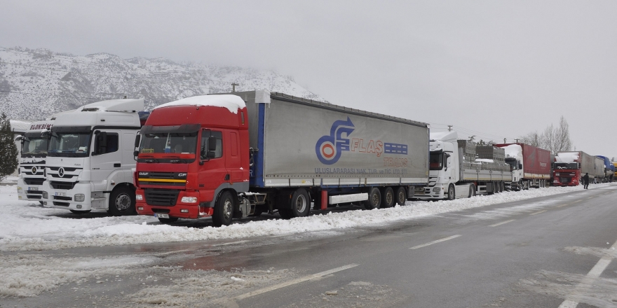 Konya'da ulaşıma kar engeli