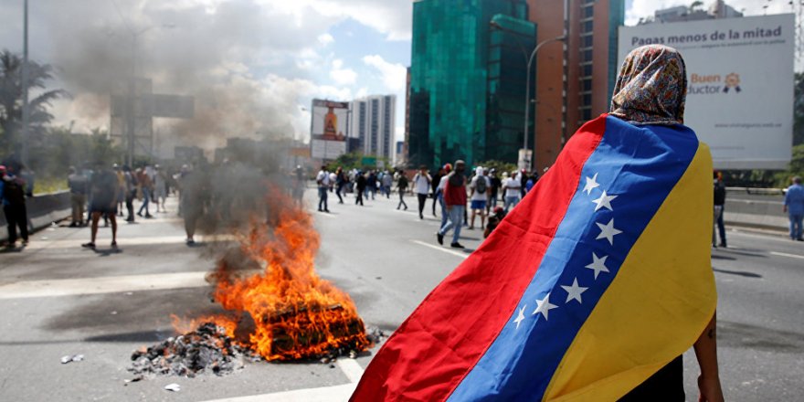 Venezüella'da tüm taraflar 23 Ocak'ta sokağa iniyor