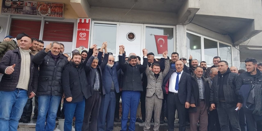 AKP'den istifa edip 300 kişiyle Saadet Partisi'ne geçtiler