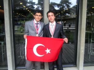 Danimarka’daki Olimpiyattan Fatih Koleji’ne Ödül