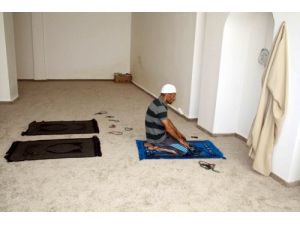 Eski Uyuşturucu Bağımlısı Hastane Yanında Mescit Açtı