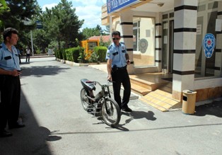 Trafikten men edilen motosikleti depodan çaldı