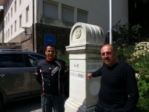 Motosiklet İle 23 Günde 11 Ülke Gezdiler