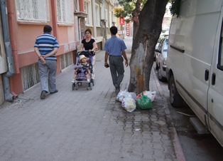 Mahalle çöplük oldu