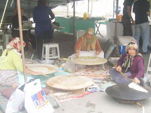 Engellilere burs için kermes düzenlendi