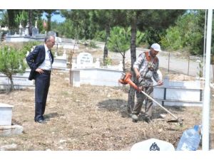 Mezarlıklarda Bayram Temizliği