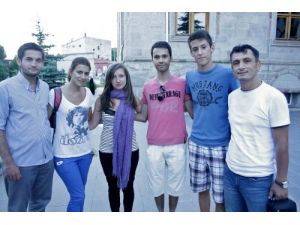 Kars'a Gelen Yabancı Öğrenciler Harakani Sofrasında İftar Yemeği Yedi