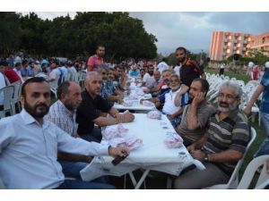 Sanayi Eski Bakanı Dönen, İsdemir İşçisine İftar Verdi