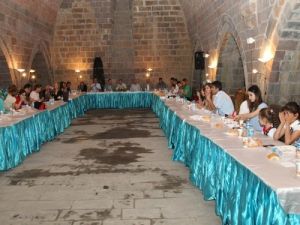 Beü Personeline Tarihi Handa İftar Yemeği