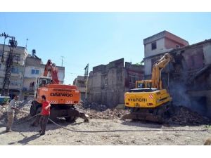 Mithatpaşa’da Yıkım Sürüyor