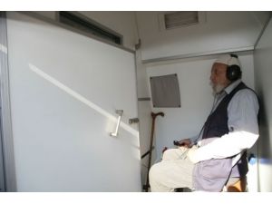 Belediye'den Vatandaşa Kulak Muayenesi