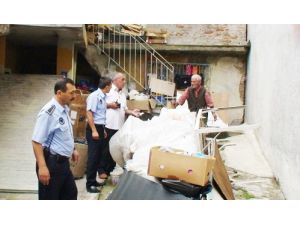 Evden 5 Kamyon Çöp Çıktı