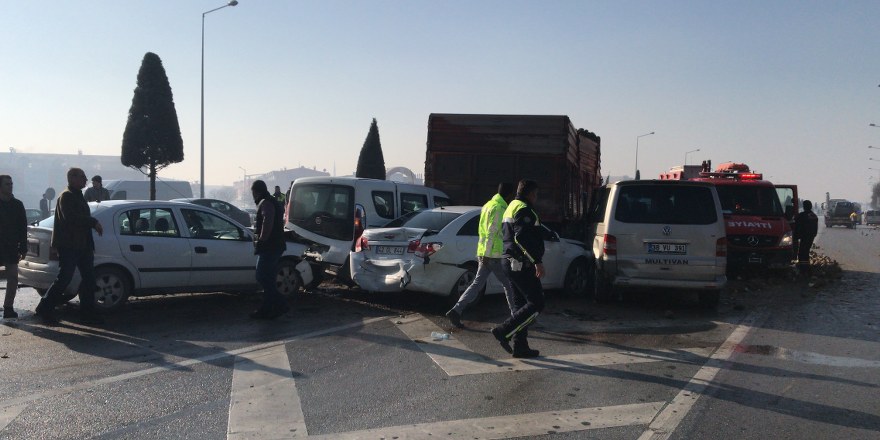 Konya’da sis nedeniyle 33 araç birbirine girdi: 1 ölü, 7 yaralı