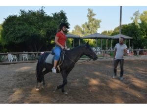 Çocukların Yeni Gözdesi At Biniciliği