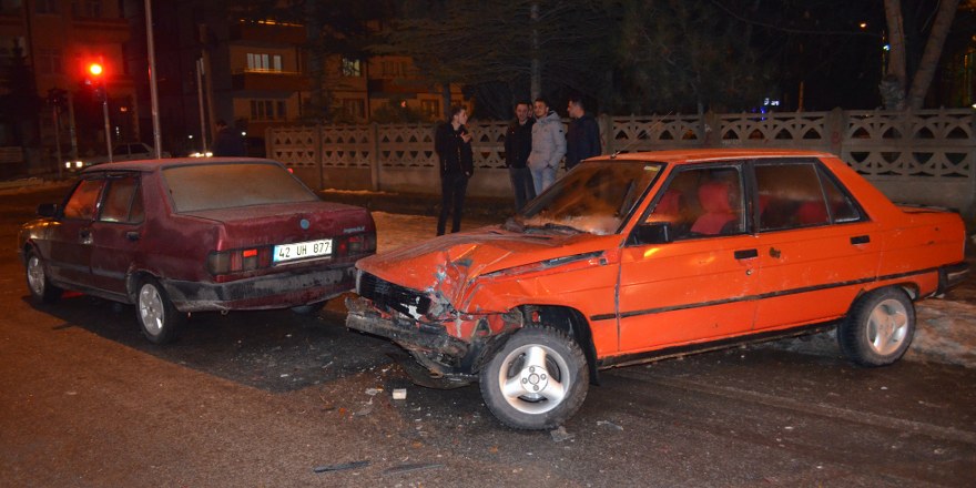 Ilgın'da zincirleme trafik kazası: 1 yaralı