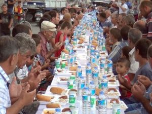 Hayırsever İşadamı Günde 500 Kişiye İftar Veriyor