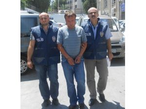 İzmir'deki Cinayetin Zanlısı Tutuklandı