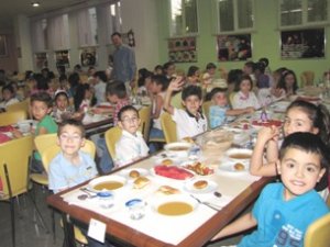 Öğretmenleriyle birlikte iftar yaptılar