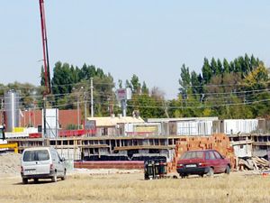 İlköğretim okulunun inşaatı devam ediyor