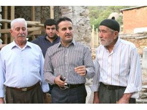 Bin Yıllık İkiz Türbe Ayağa Kaldırılıyor
