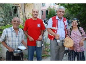 Kızılay Her Gün Bin Aileye Sıcak Yemek Taşıyor