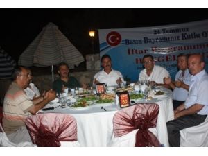 Toroslar Belediyesi Gazetecileri İftar Yemeğinde Buluşturdu