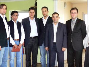 Gençlere demokratik açılımı anlatıyoruz