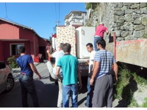 Kadın Meclisi Sevgi Çemberi, İhtiyaç Sahibi Ailelere Yardımlarını Sürdürüyor