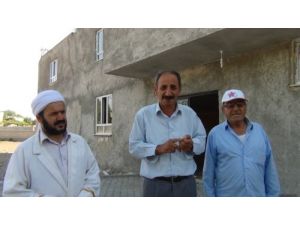 45 Derece Sıcakta Namaz Kılan Cemaat, Klima Yardımı Bekliyor