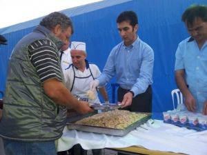 Gönen'de Her Gün Bir İftarda İhtiyaç Sahipleri Ağırlanıyor