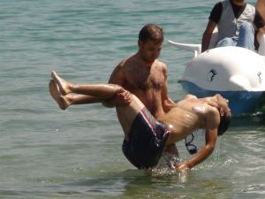 Van Gölü Kenarındaki Tatvan'da Sahil Güvenlik Ve Cankurtaran Yok