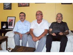 Müftülük, Şehit Ailelelerini Ziyaret Ederek Şehitler İçin Dua Ediyor