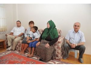 Rektör Attar, 5 Ferdini Trafik Kazasında Kaybeden Aileyi Ziyaret Etti