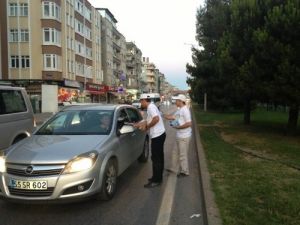 Ak Parti Atakum Gençlik Kolları'ndan İftar Vaktinde Yolda Kalanlara İkram