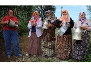 Susuz Kalan Köylülerden Su Bidonlu Tepki