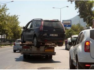 Çekiciye Sığmayan Otomobille, Trafik Güvenliğini Tehlikeye Düşürdü
