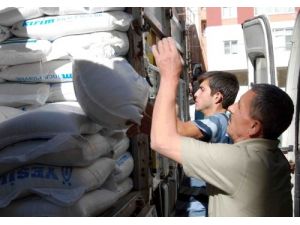 Suriye'de Savaş Ortasında Kalanlara Ramazan Yardımı